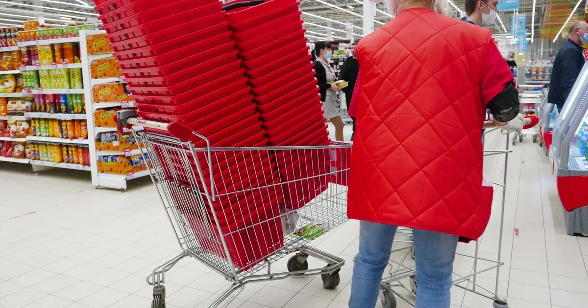Nákupní vozík v supermarketu