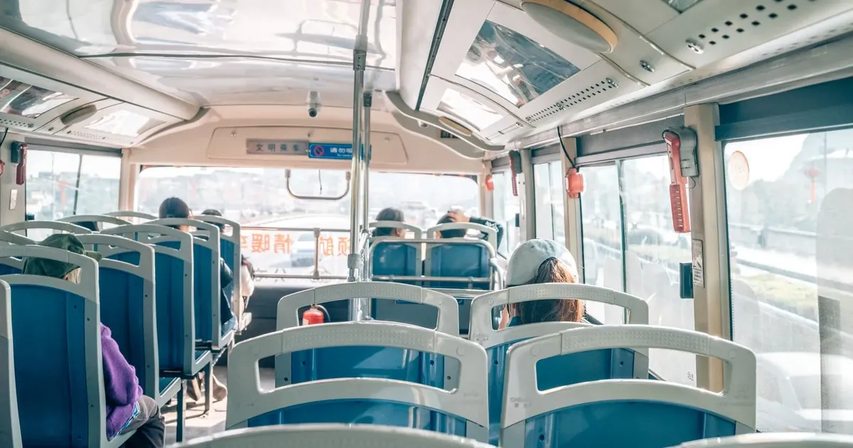 Sedadla v dálkovém autobusu