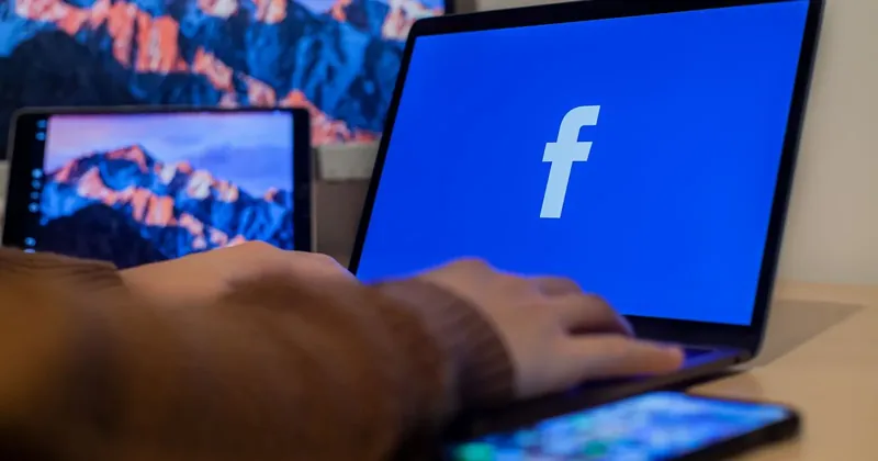 Notebook s logem Facebooku