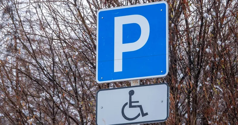 Značka parkoviště vyhrazeného pro osoby se zdravotním postižením