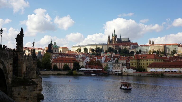 Pražský hrad nad Vltavou, sídlo prezidenta České republiky Petra Pavla